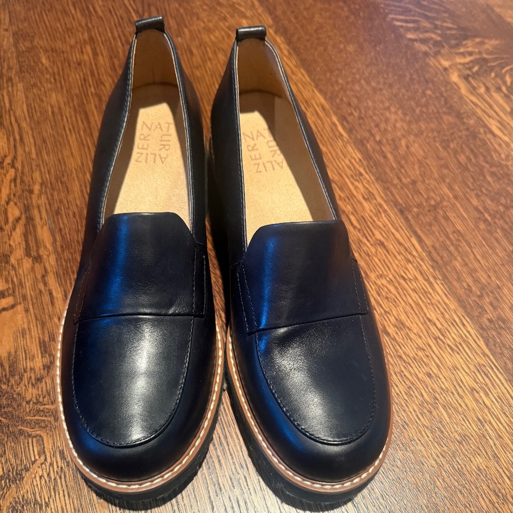 Naturalizer Lug Sole Black Leather Loafers